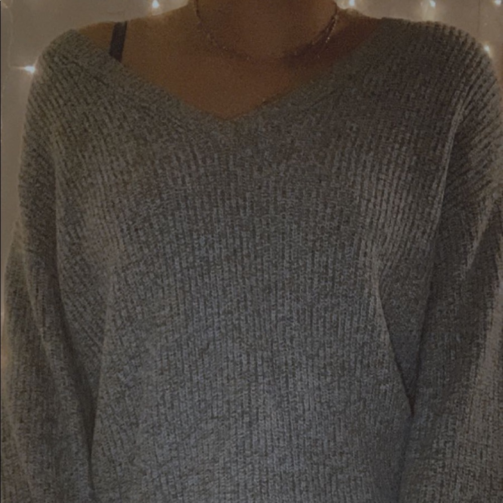 cute v neck sweater with stitching on sleeves